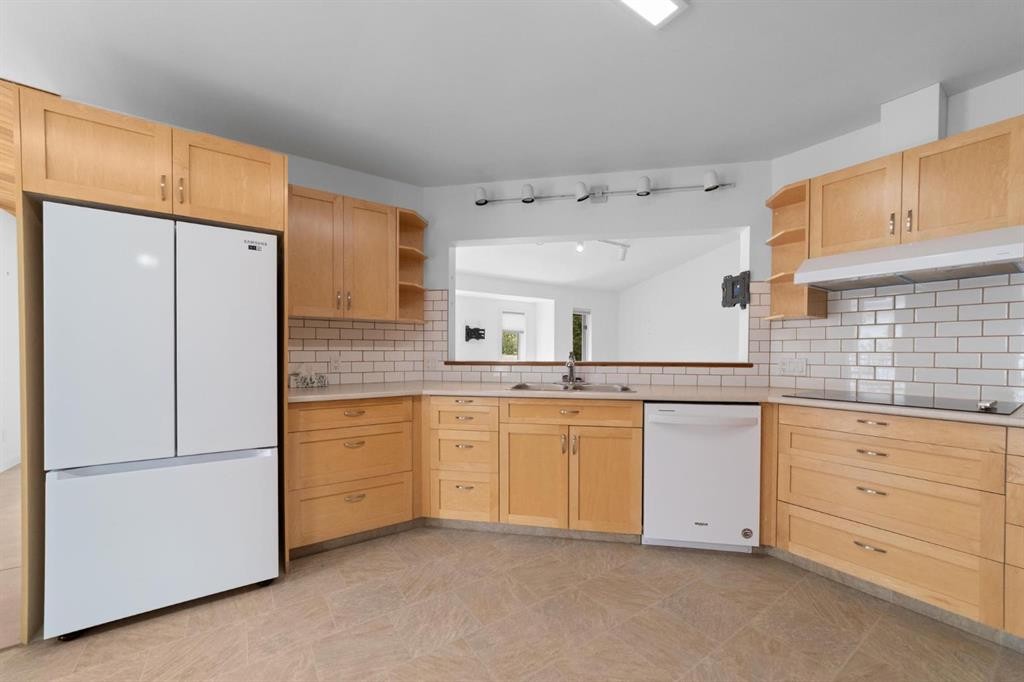 6210 53 Avenue, Camrose, AB - Indoor Photo Showing Kitchen