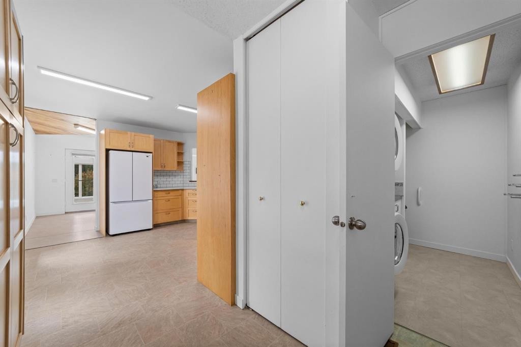 6210 53 Avenue, Camrose, AB - Indoor Photo Showing Kitchen