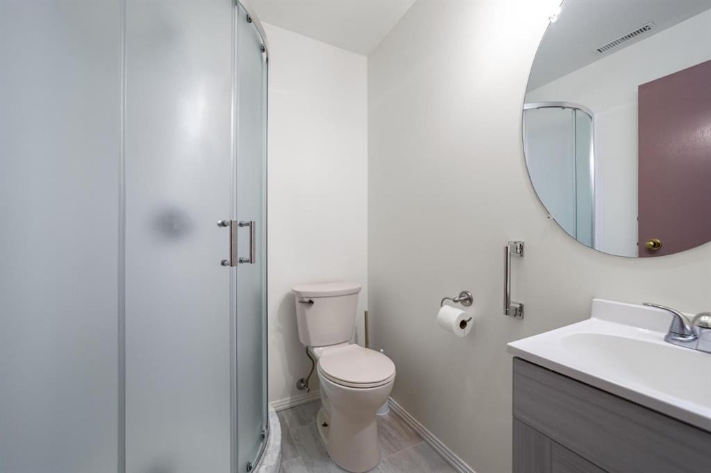 6210 53 Avenue, Camrose, AB - Indoor Photo Showing Bathroom