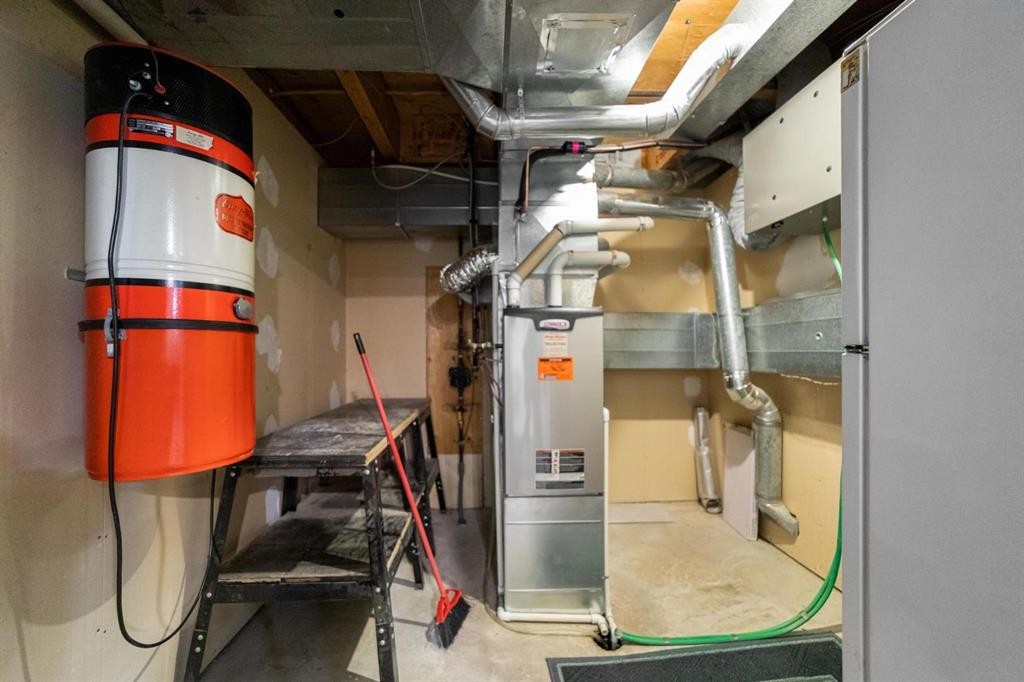 6210 53 Avenue, Camrose, AB - Indoor Photo Showing Basement