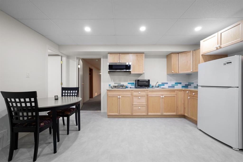 6210 53 Avenue, Camrose, AB - Indoor Photo Showing Kitchen