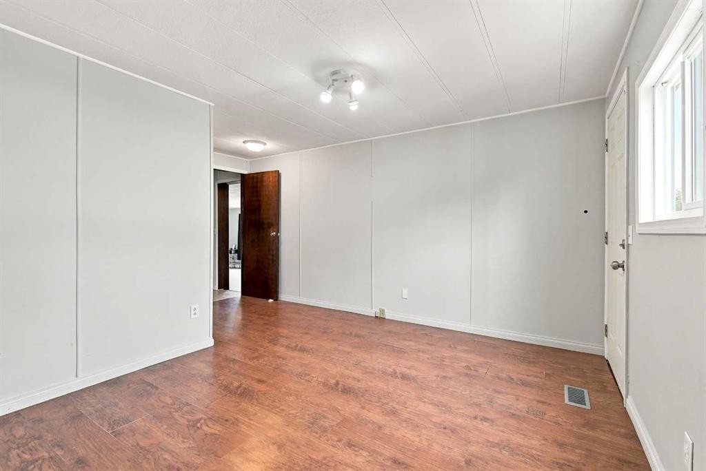 #9-5235 50 Street, Caroline, AB