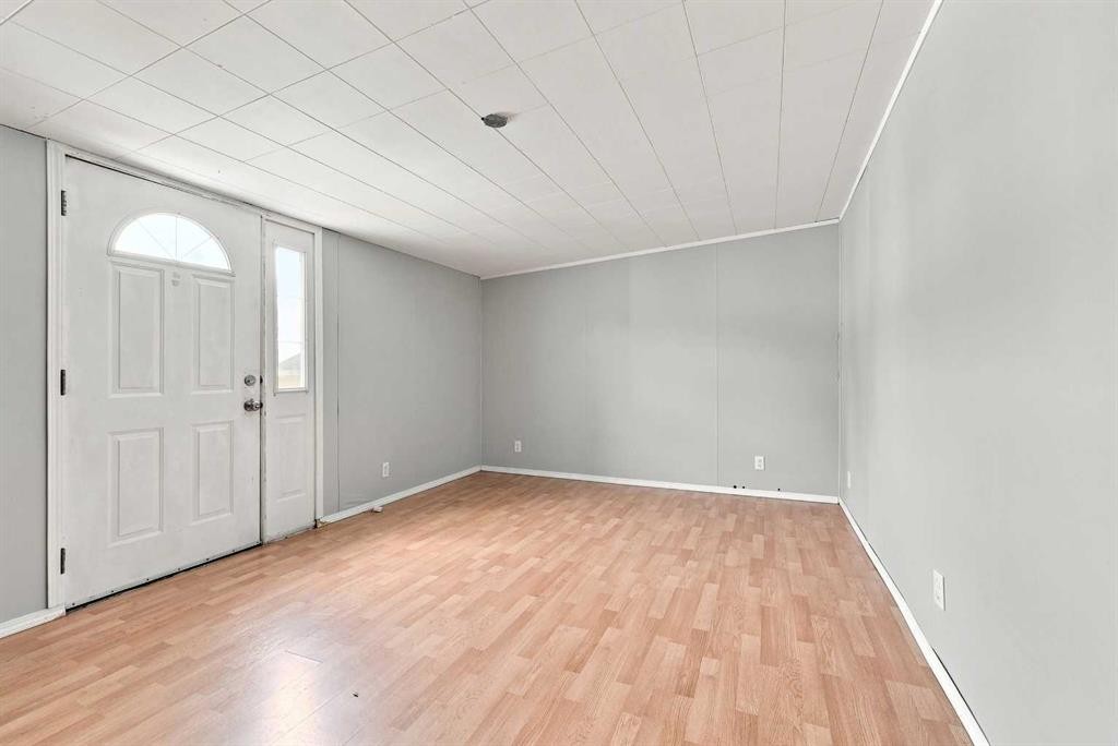 #9-5235 50 Street, Caroline, AB