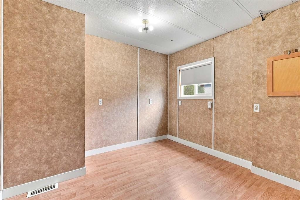#9-5235 50 Street, Caroline, AB