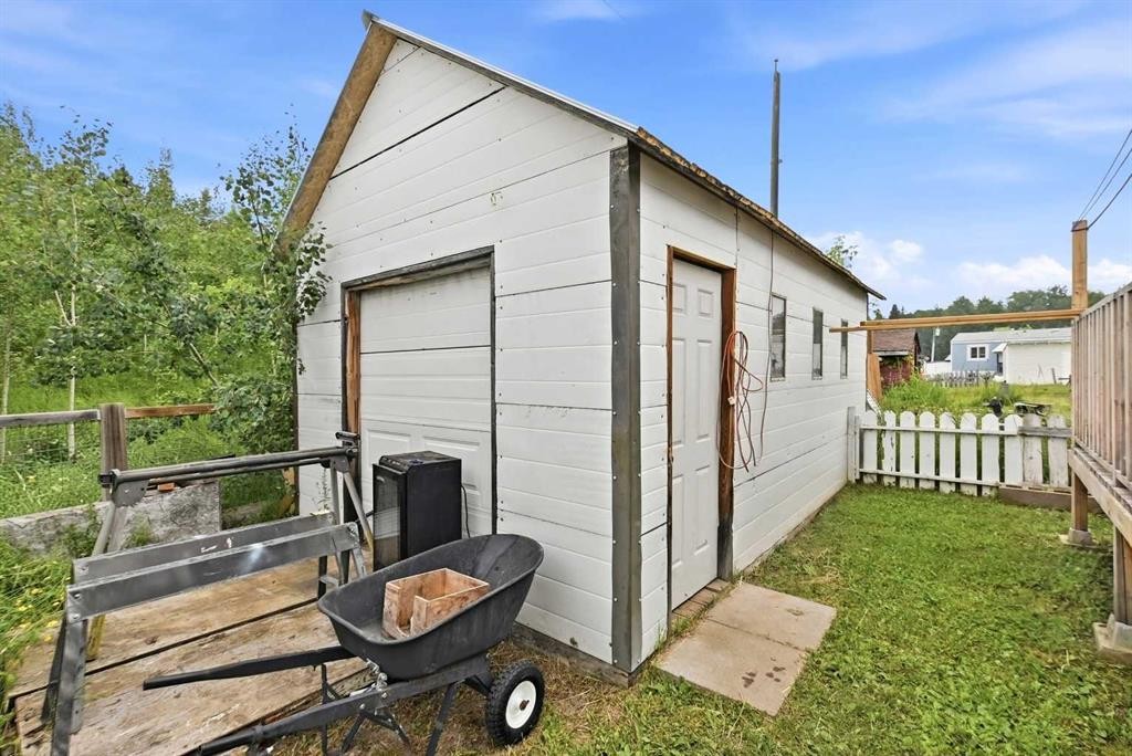 #9-5235 50 Street, Caroline, AB
