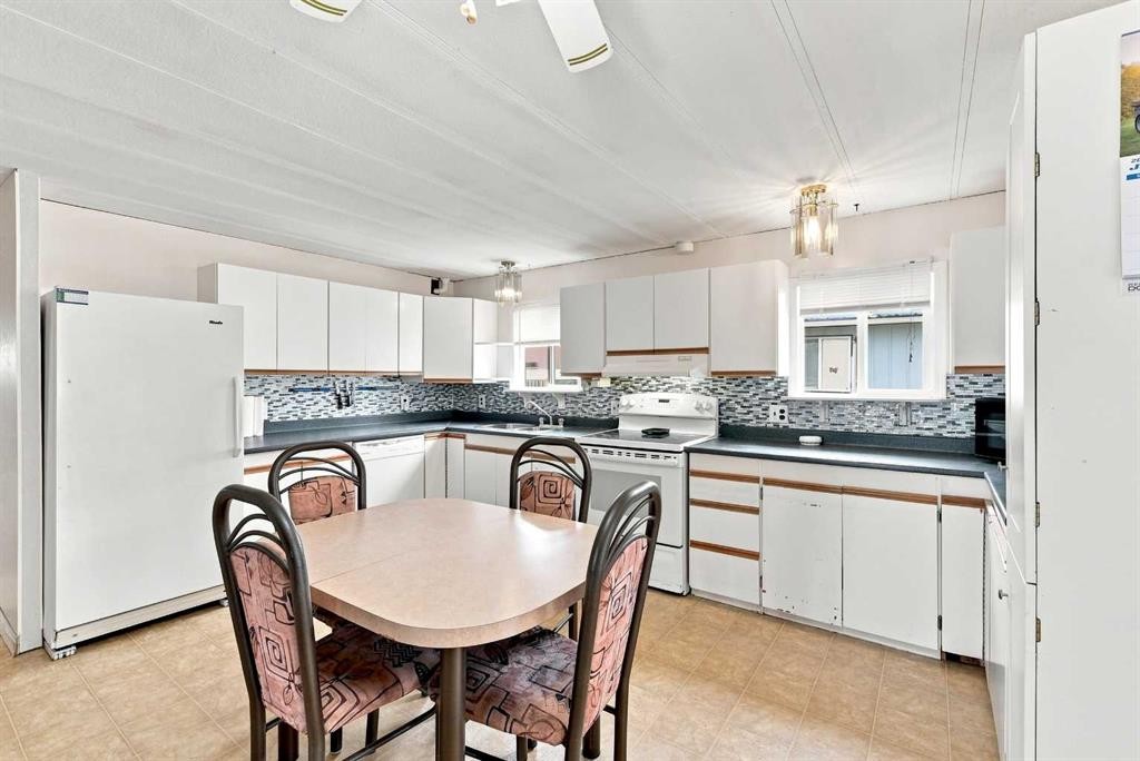#9-5235 50 Street, Caroline, AB