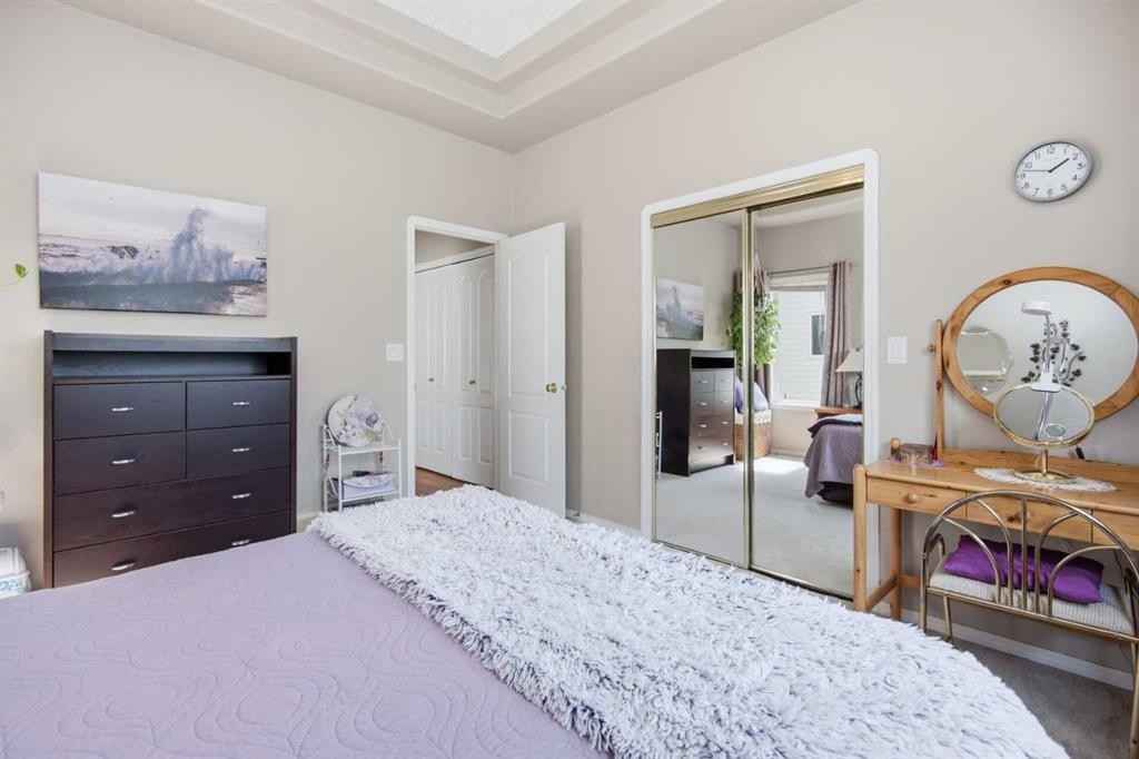 98 Duval Crescent, Red Deer, AB - Indoor Photo Showing Bedroom