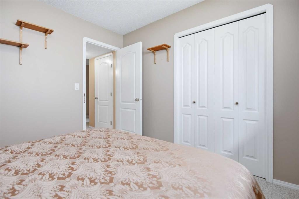98 Duval Crescent, Red Deer, AB - Indoor Photo Showing Bedroom