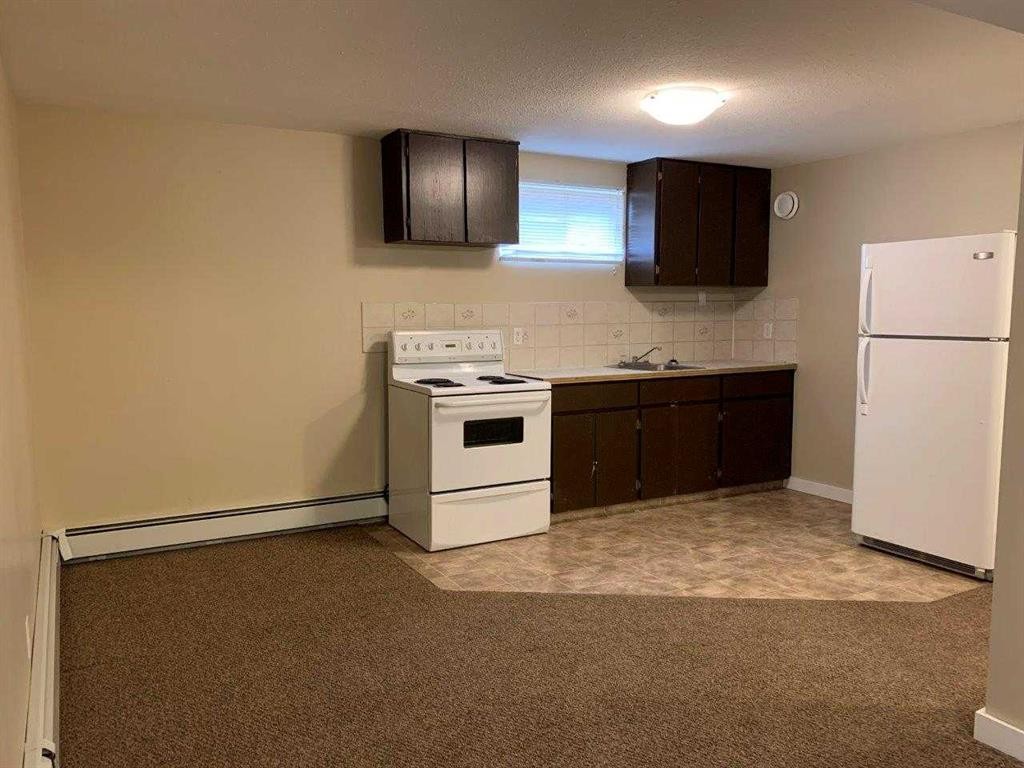 6014 56 Avenue, Red Deer, AB - Indoor Photo Showing Kitchen