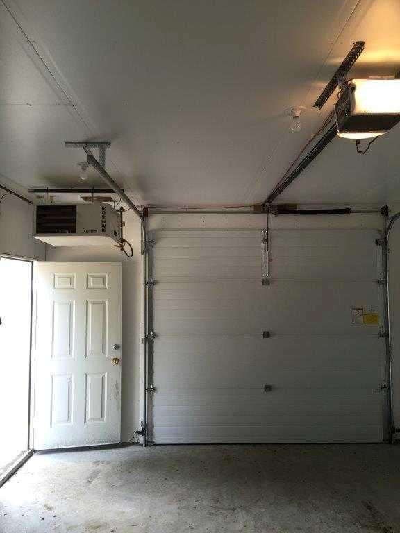 6014 56 Avenue, Red Deer, AB - Indoor Photo Showing Garage