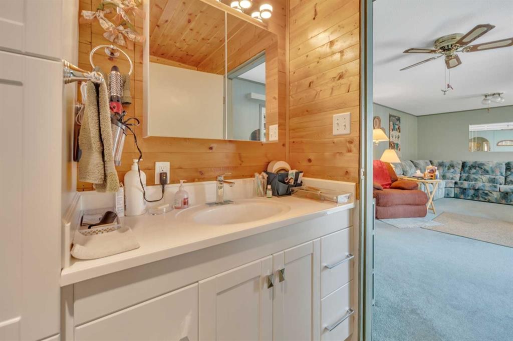 76 Buskmose Drive, Grandview, AB - Indoor Photo Showing Bathroom
