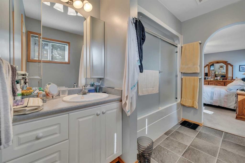 76 Buskmose Drive, Grandview, AB - Indoor Photo Showing Bathroom