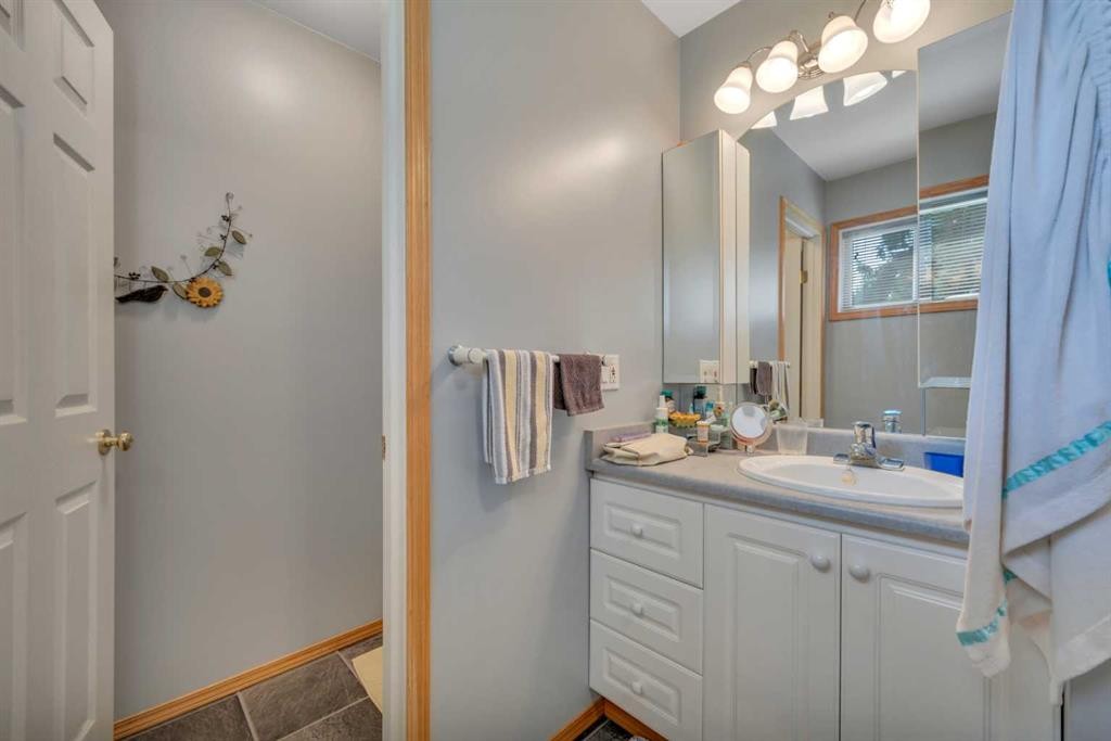 76 Buskmose Drive, Grandview, AB - Indoor Photo Showing Bathroom