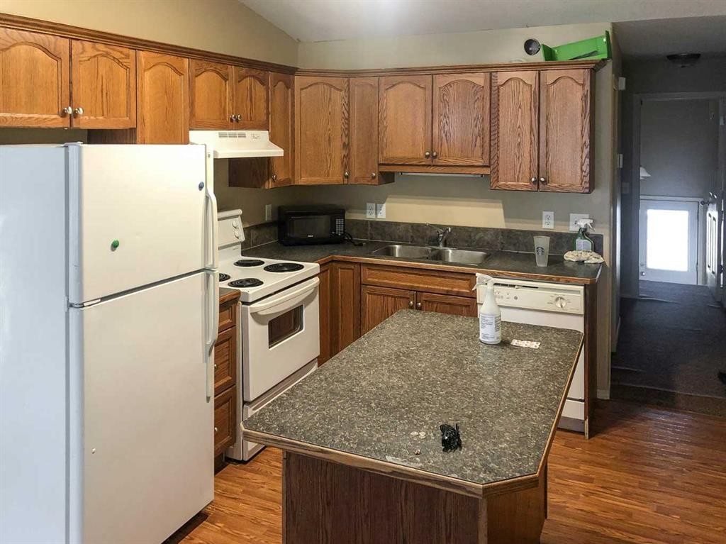 7019 Deer Street, Lacombe, AB - Indoor Photo Showing Kitchen With Double Sink