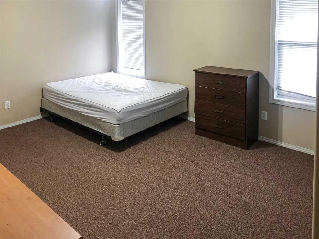 7019 Deer Street, Lacombe, AB - Indoor Photo Showing Bedroom