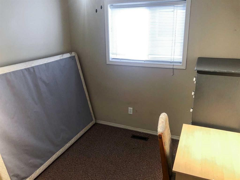 7019 Deer Street, Lacombe, AB - Indoor