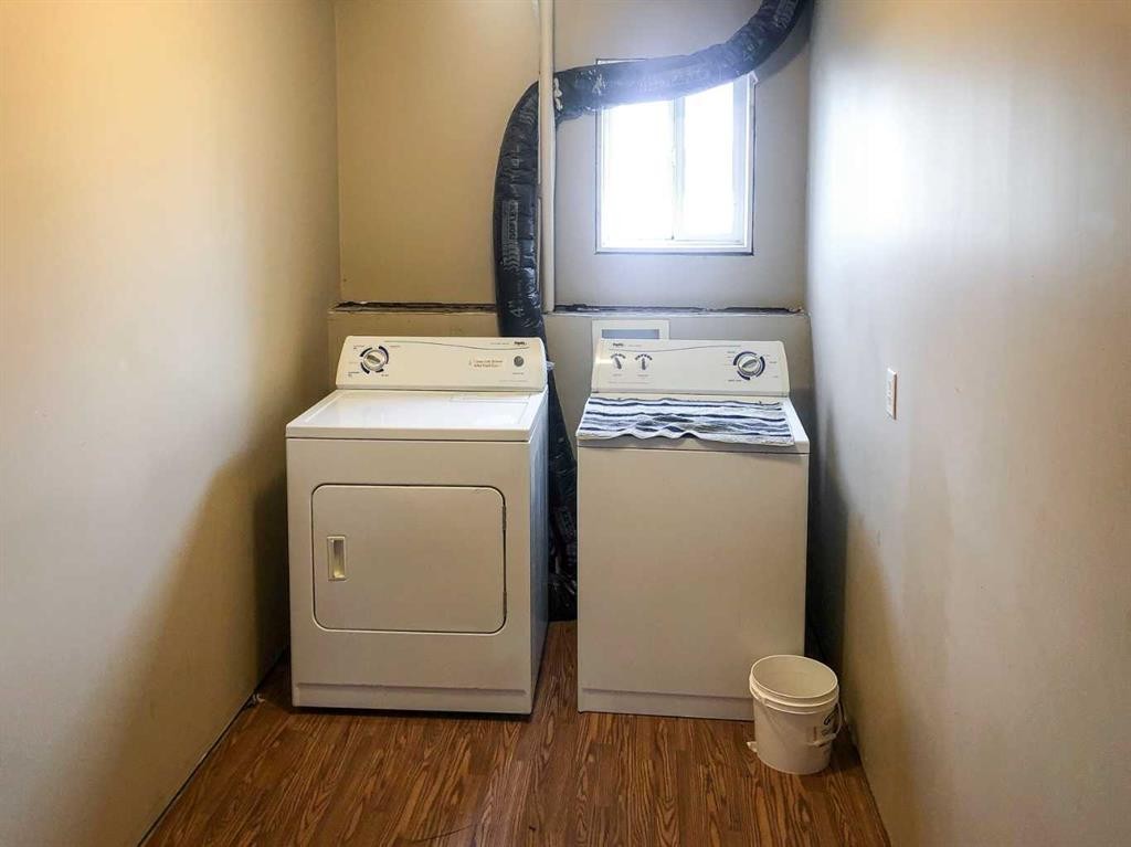 7019 Deer Street, Lacombe, AB - Indoor Photo Showing Laundry Room