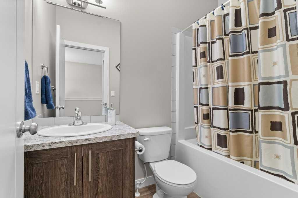 142 Ava Crescent, Blackfalds, AB - Indoor Photo Showing Bathroom