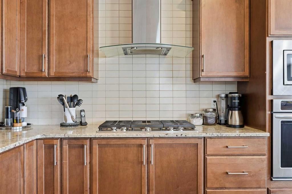 3204 Abbott Crescent Sw, Edmonton, AB - Indoor Photo Showing Kitchen With Double Sink