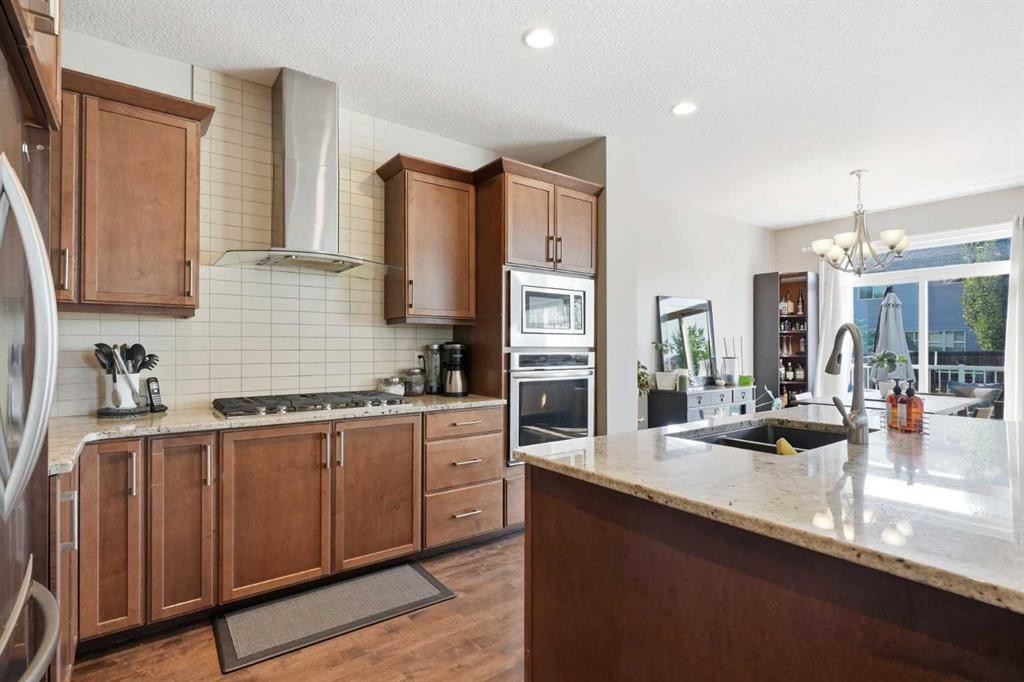 3204 Abbott Crescent Sw, Edmonton, AB - Indoor Photo Showing Kitchen With Double Sink With Upgraded Kitchen