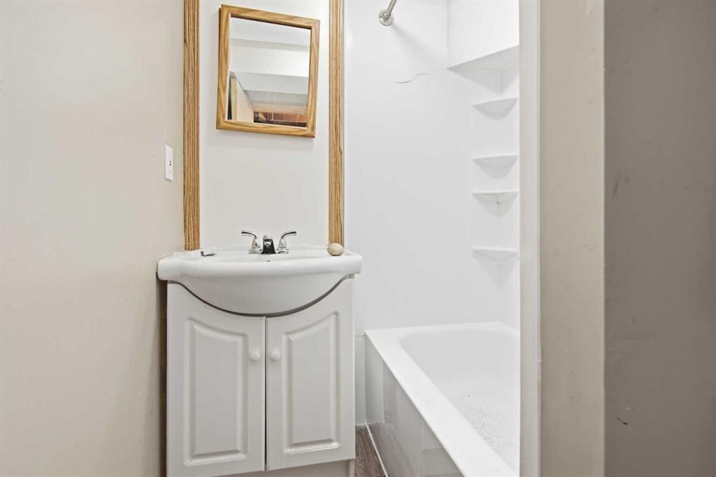 4625 48 Street, Red Deer, AB - Indoor Photo Showing Bathroom