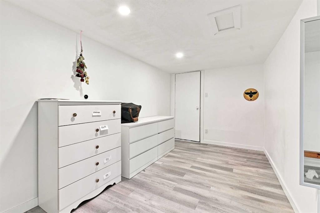 206 Davison Drive, Red Deer, AB - Indoor Photo Showing Other Room