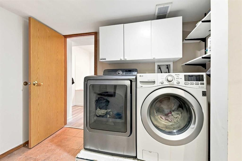 206 Davison Drive, Red Deer, AB - Indoor Photo Showing Laundry Room