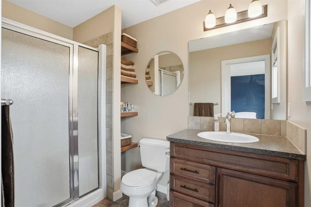 144 Bowman Circle, Sylvan Lake, AB - Indoor Photo Showing Bathroom