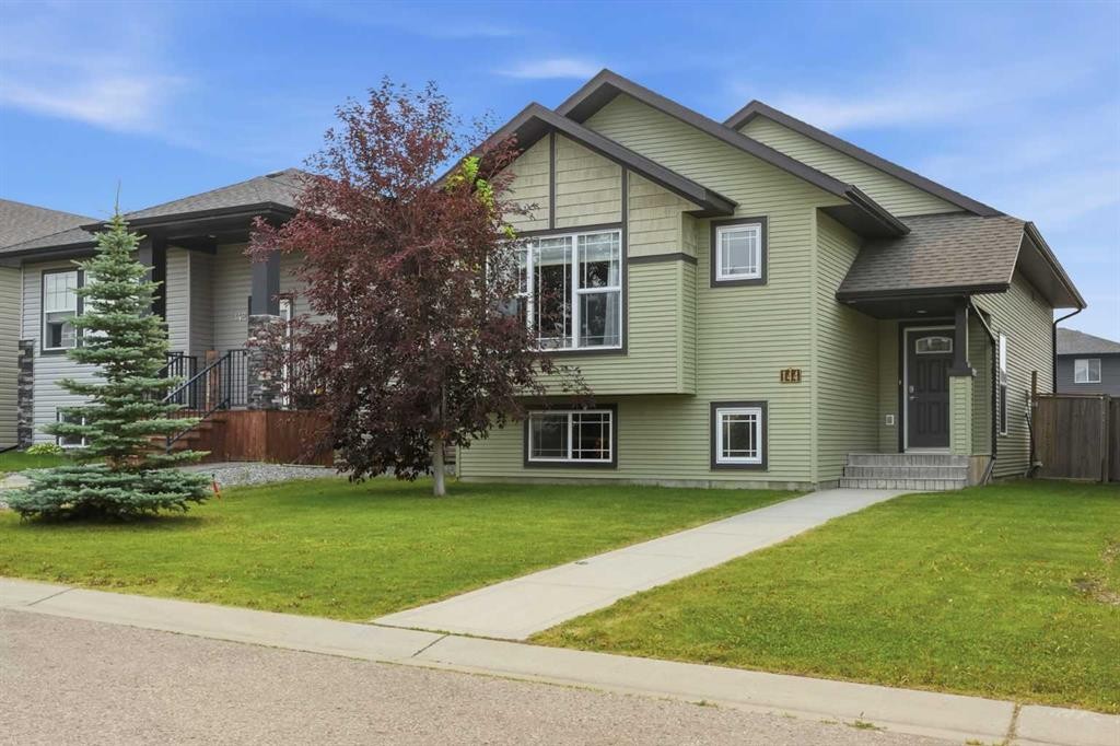 144 Bowman Circle, Sylvan Lake, AB - Outdoor With Facade