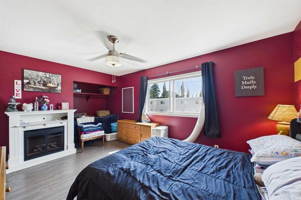 701-4719 33 Street, Red Deer, AB - Indoor Photo Showing Bedroom