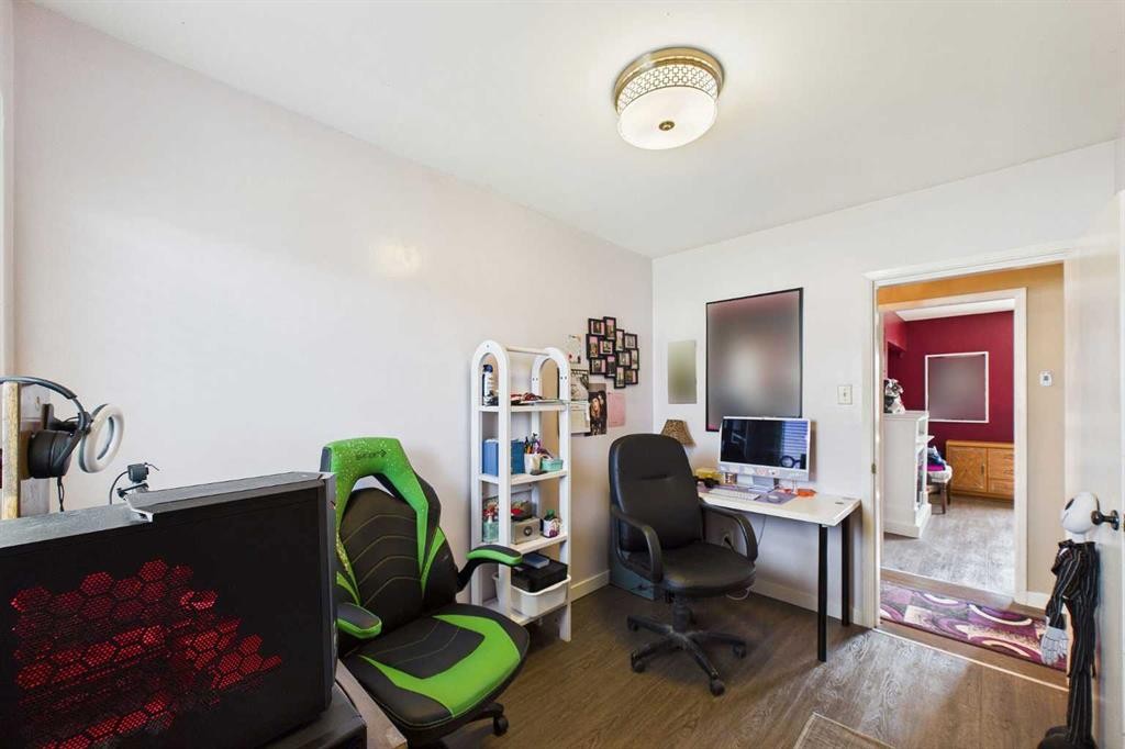 701-4719 33 Street, Red Deer, AB - Indoor Photo Showing Office