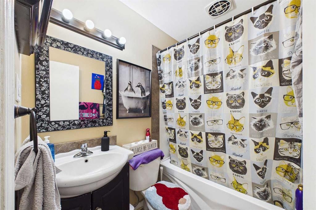 701-4719 33 Street, Red Deer, AB - Indoor Photo Showing Bathroom