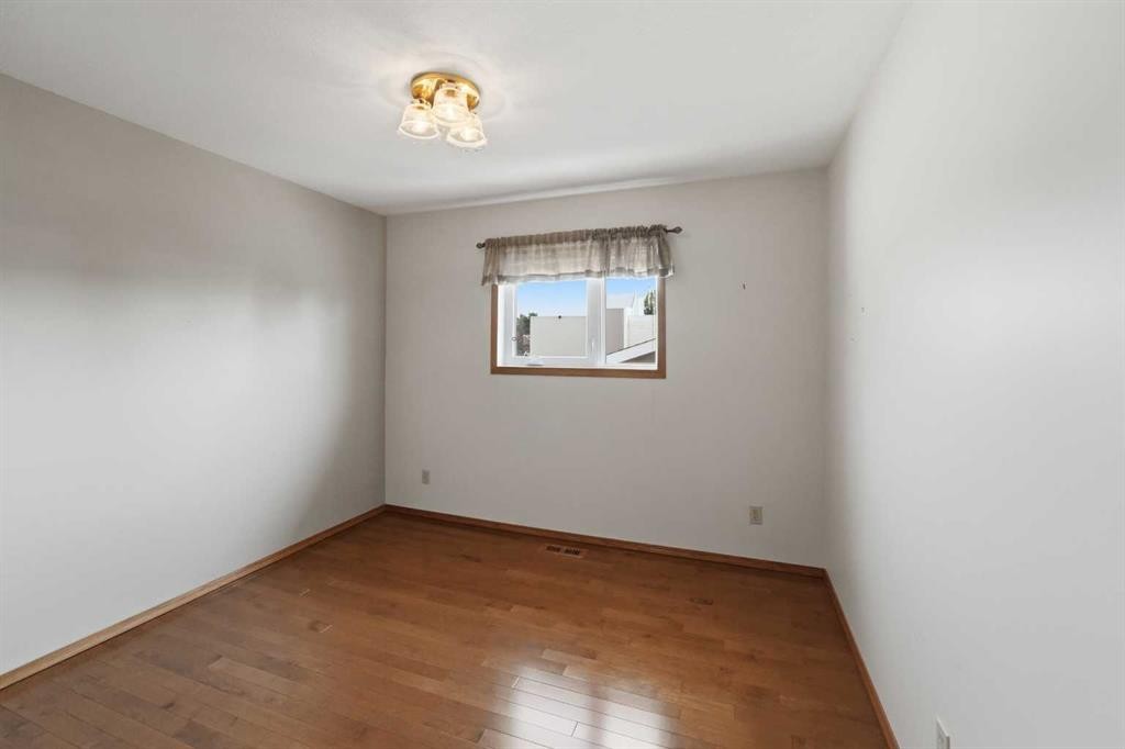 90 Duncan Crescent, Red Deer, AB - Indoor Photo Showing Other Room
