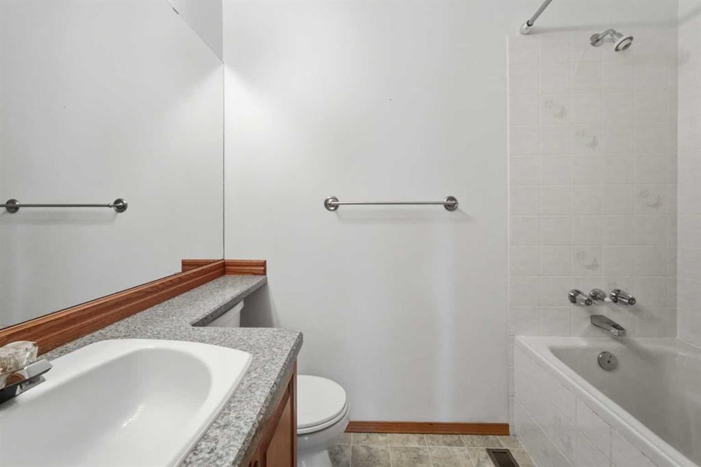 90 Duncan Crescent, Red Deer, AB - Indoor Photo Showing Bathroom