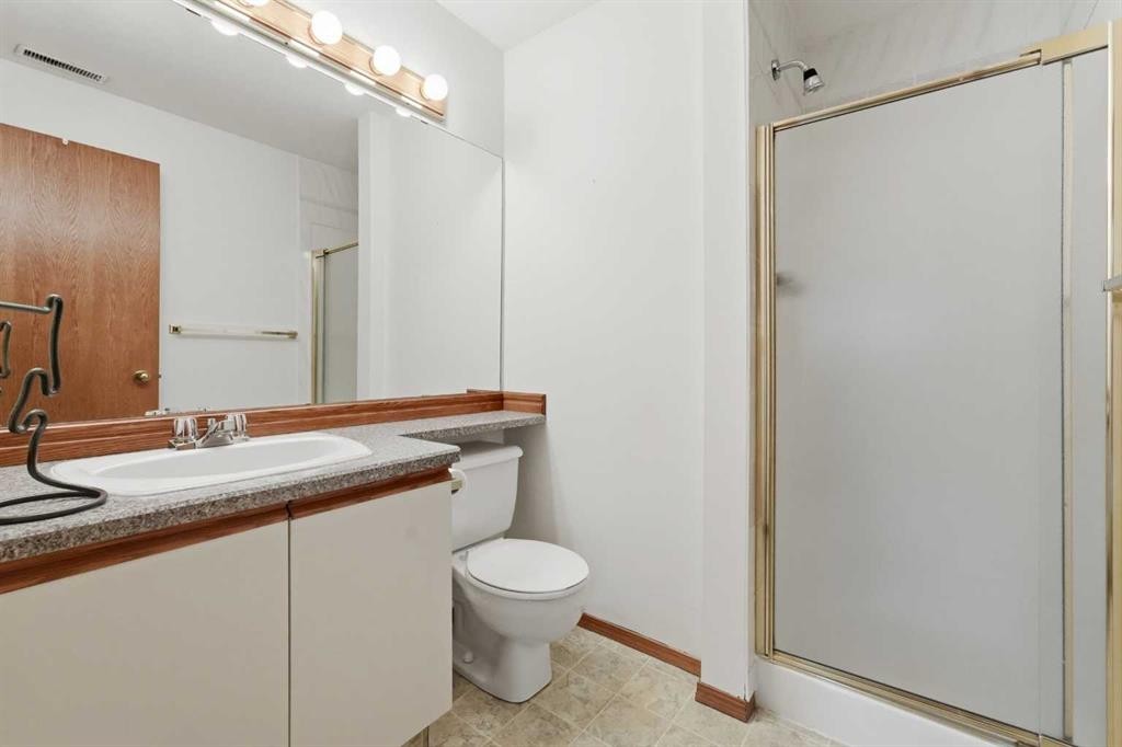 90 Duncan Crescent, Red Deer, AB - Indoor Photo Showing Bathroom