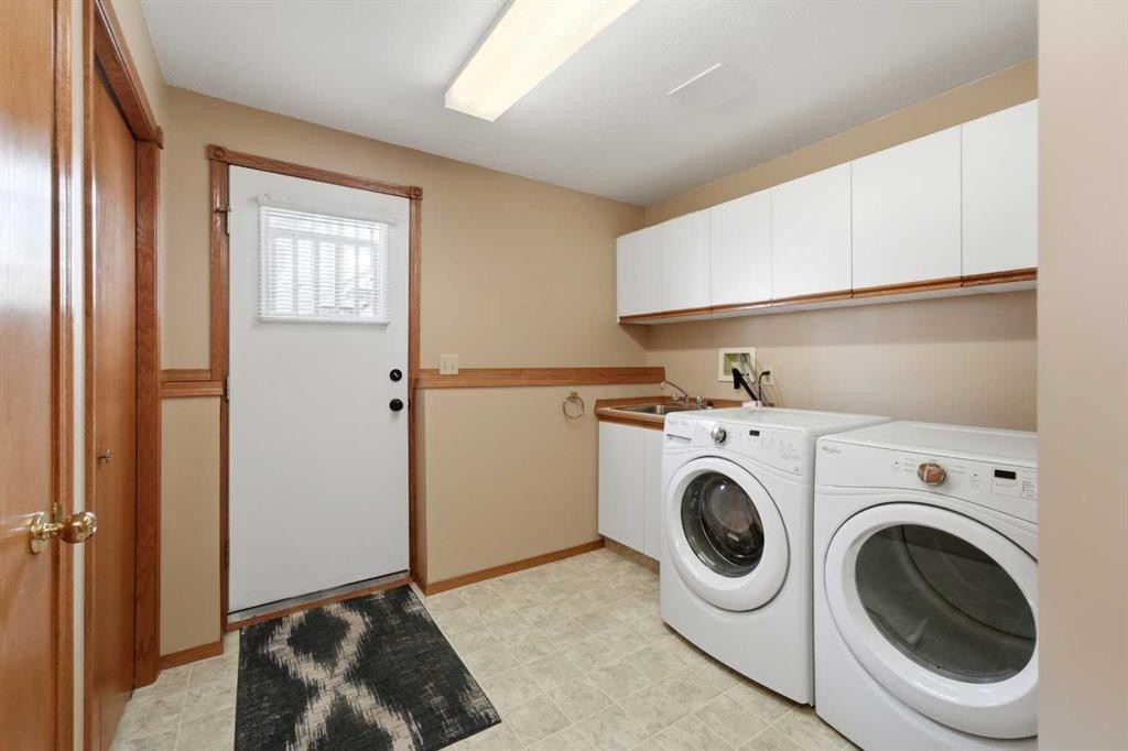 90 Duncan Crescent, Red Deer, AB - Indoor Photo Showing Laundry Room
