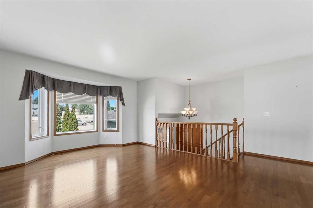 90 Duncan Crescent, Red Deer, AB - Indoor Photo Showing Other Room