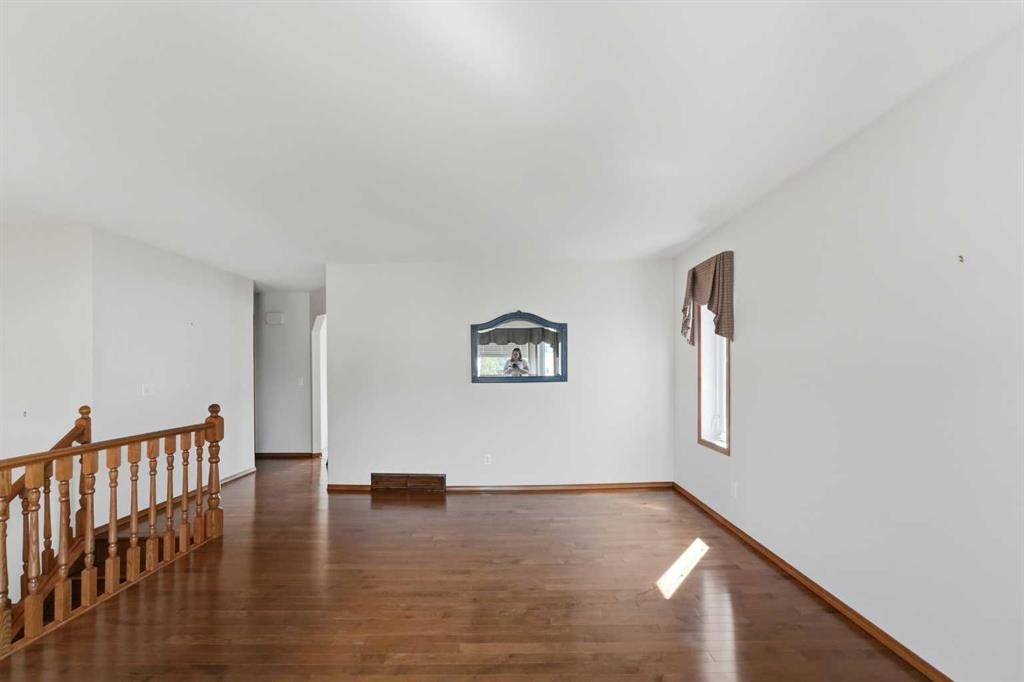 90 Duncan Crescent, Red Deer, AB - Indoor Photo Showing Other Room