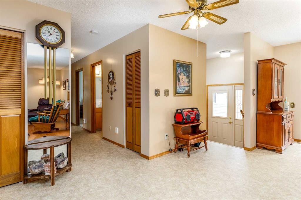 88 Mccullough Cresent, Red Deer, AB - Indoor Photo Showing Other Room