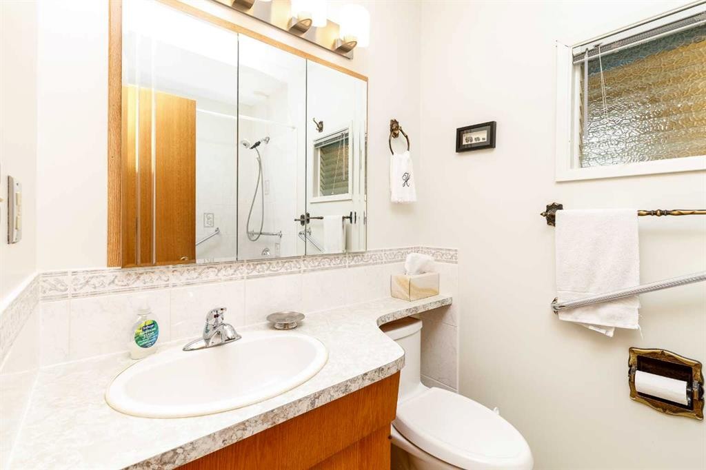 88 Mccullough Cresent, Red Deer, AB - Indoor Photo Showing Bathroom