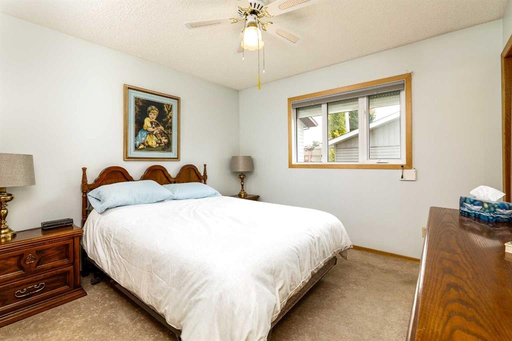 88 Mccullough Cresent, Red Deer, AB - Indoor Photo Showing Bedroom