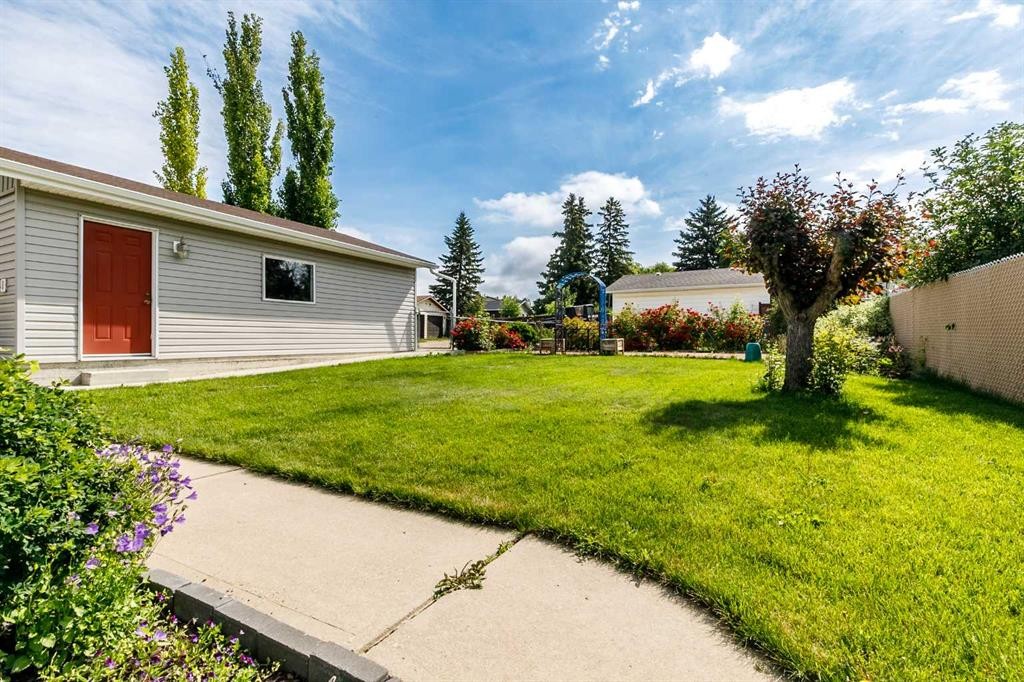 88 Mccullough Cresent, Red Deer, AB - Outdoor