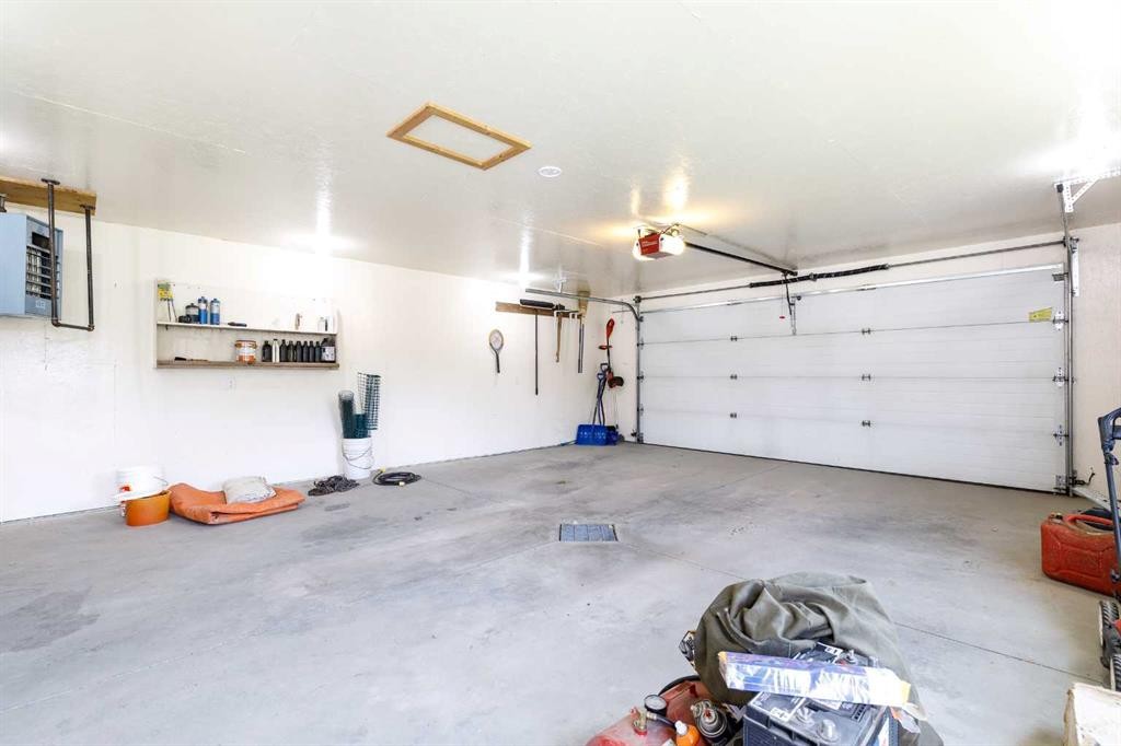 88 Mccullough Cresent, Red Deer, AB - Indoor Photo Showing Garage