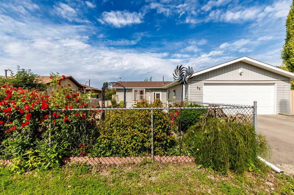 88 Mccullough Cresent, Red Deer, AB - Outdoor