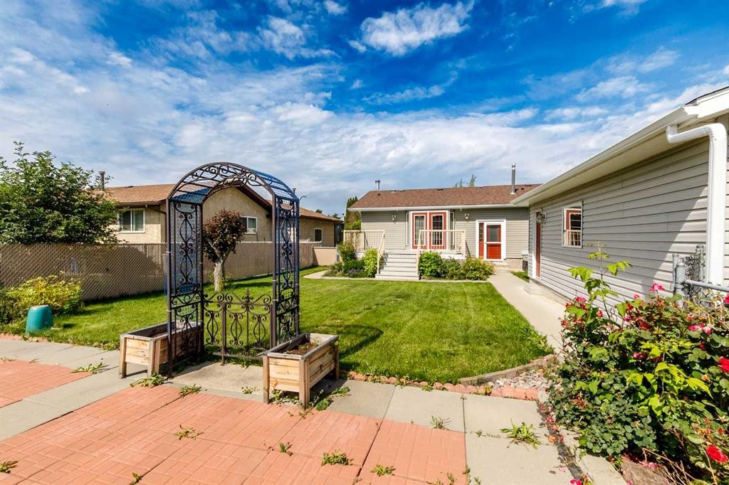 88 Mccullough Cresent, Red Deer, AB - Outdoor