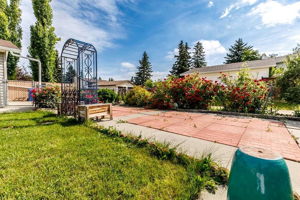 88 Mccullough Cresent, Red Deer, AB - Outdoor