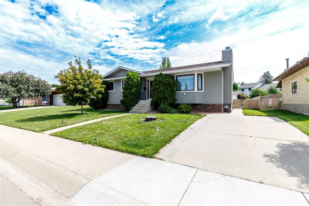 88 Mccullough Cresent, Red Deer, AB - Outdoor With Facade