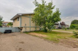 3811 52 Avenue Ponoka, AB T4J 1C8