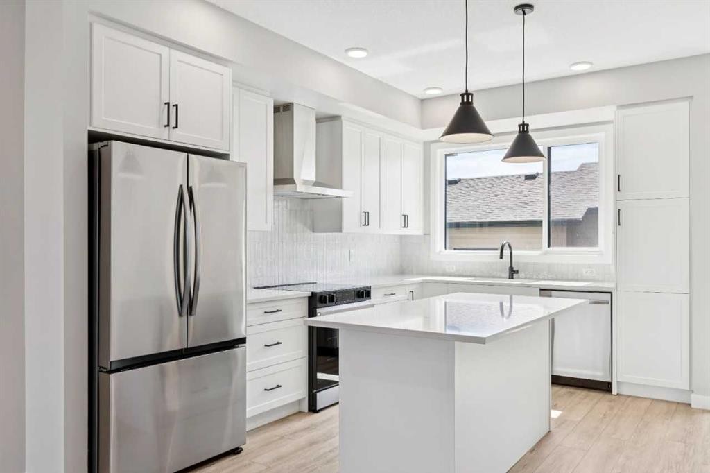45 Silverton Glen Way Sw, Calgary, AB - Indoor Photo Showing Kitchen With Upgraded Kitchen