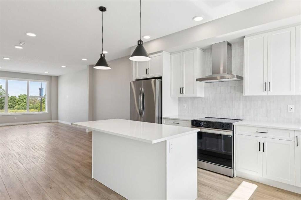 45 Silverton Glen Way Sw, Calgary, AB - Indoor Photo Showing Kitchen With Upgraded Kitchen